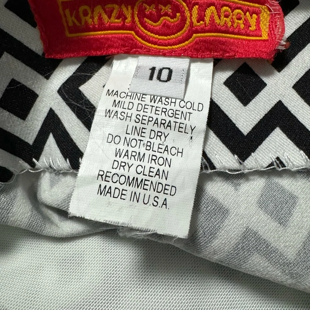 Krazy Larry straight leg pants in black/white diamond pattern. Size 10. EUC